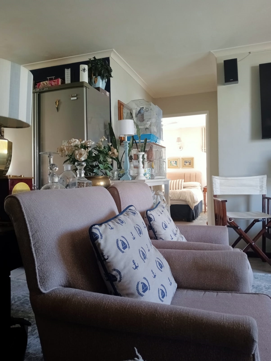 2 Bedroom Property for Sale in Whispering Pines Western Cape